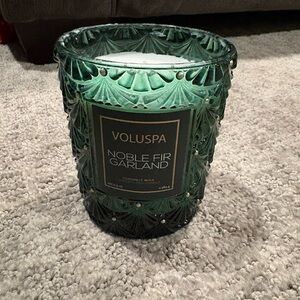 Voluspa Noble Fir Garland Candle